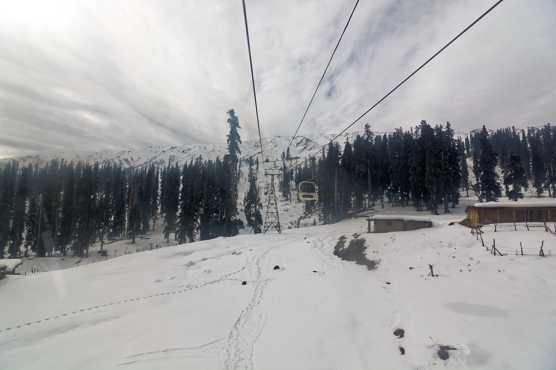 Gondola up the mountain, Gulmarg